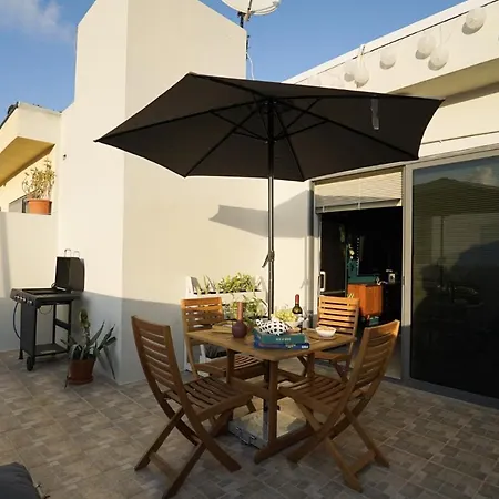 Апартаменты Cosy Designer Seaview Penthouse With Terrace & Bbq