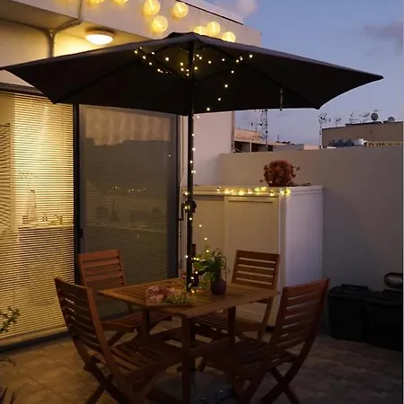 Cosy Designer Seaview Penthouse With Terrace & Bbq セント・ポールズ・ベイ